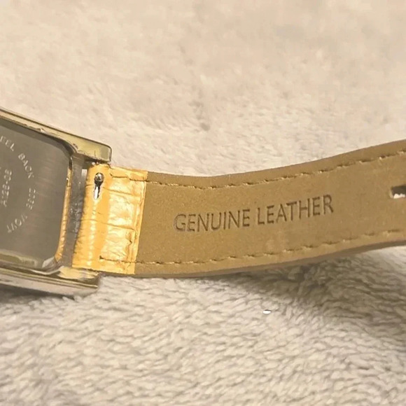 Charter Club women watch yellow - Picture 4 of 8